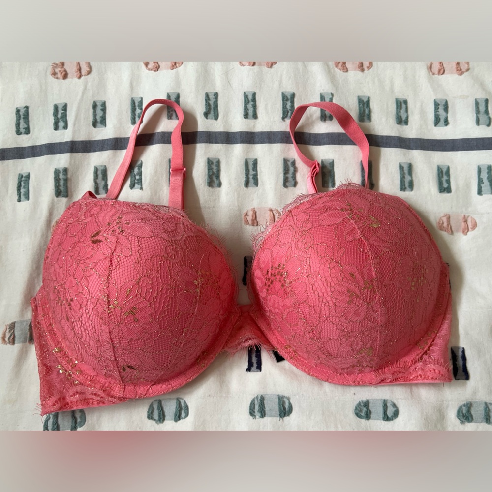 🖤 Victoria’s Secret Very Sexy Push-Up Bra – Coral w/ Gold Detail